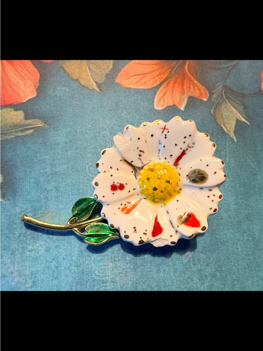 Floral Enamel Daisy Brooch Pin - White & Yellow - Picture 2 of 3